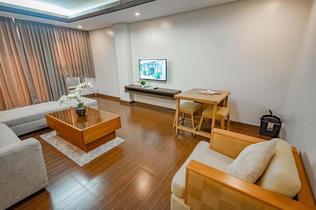Subic Grand Harbour Hotel Subic Bay Olongapo Esterno foto