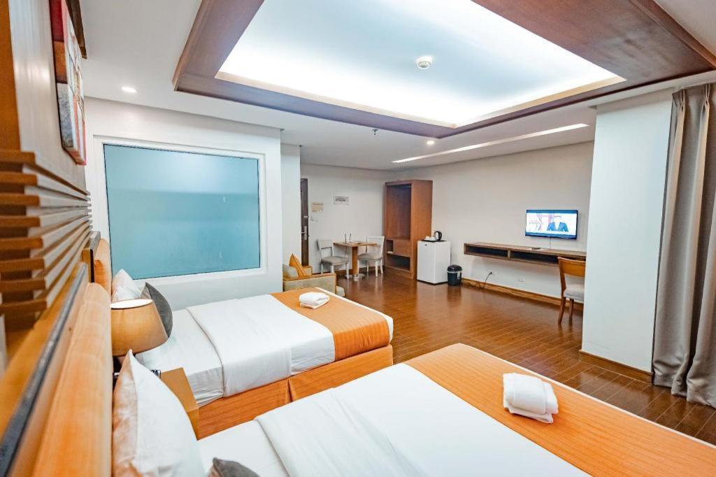 Subic Grand Harbour Hotel Subic Bay Olongapo Esterno foto