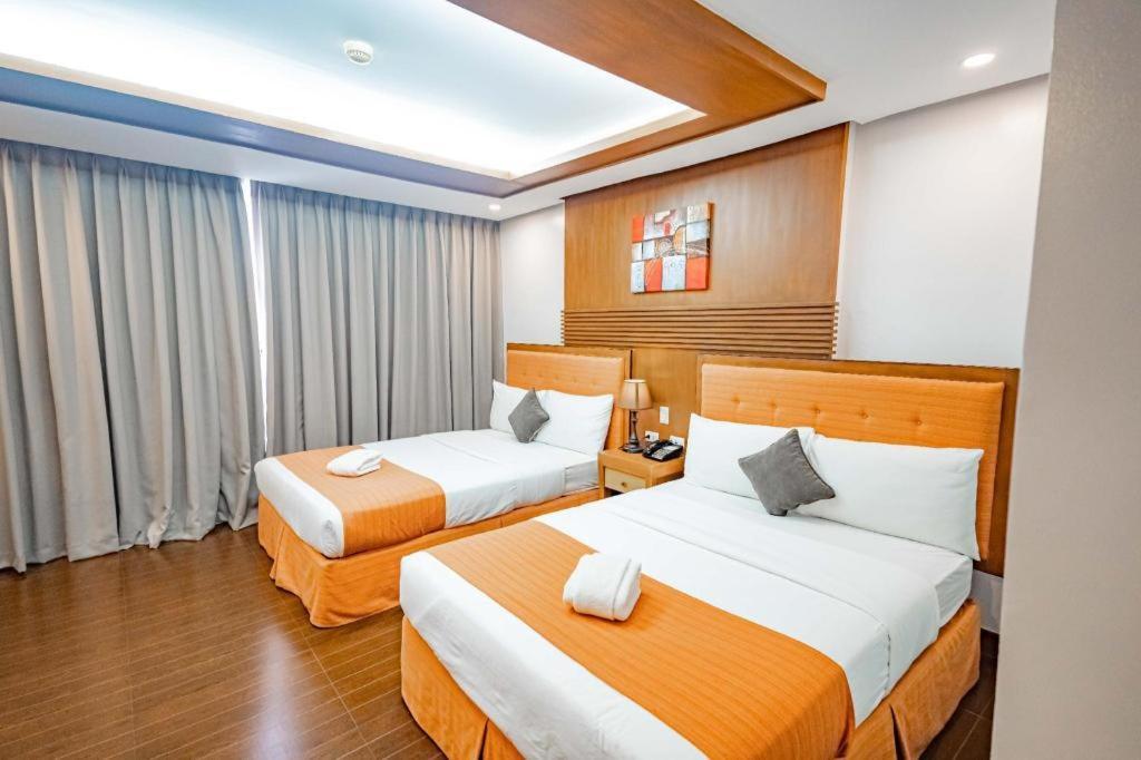 Subic Grand Harbour Hotel Subic Bay Olongapo Esterno foto