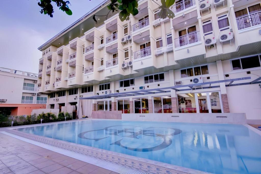 Subic Grand Harbour Hotel Subic Bay Olongapo Esterno foto