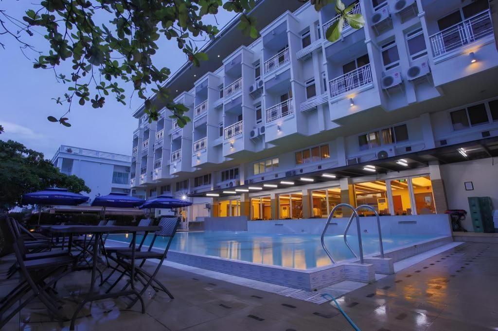 Subic Grand Harbour Hotel Subic Bay Olongapo Esterno foto